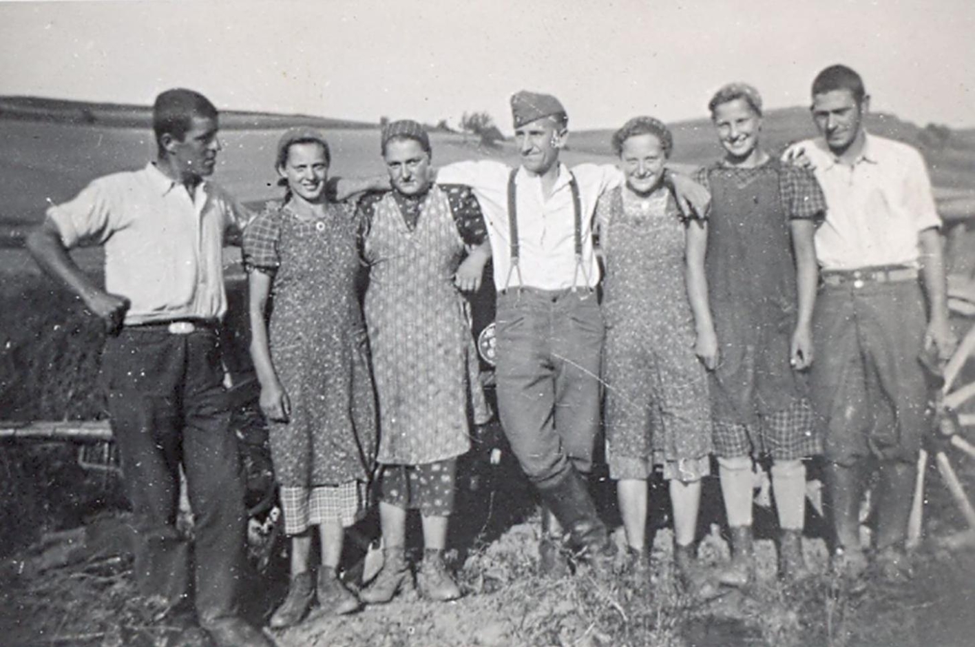 Group picture with four women and three men.