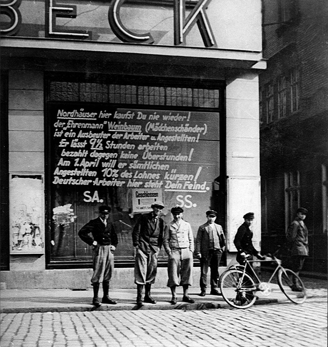 Antisemitischer Boykottaufruf auf dem Schaufenster des Modehauses Schönbeck, vermutlich April 1933